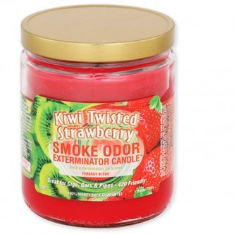 Kiwi ja kierretty mansikka -tuoksukynttil&auml; (Smoke Odor Exterminator) 13 oz