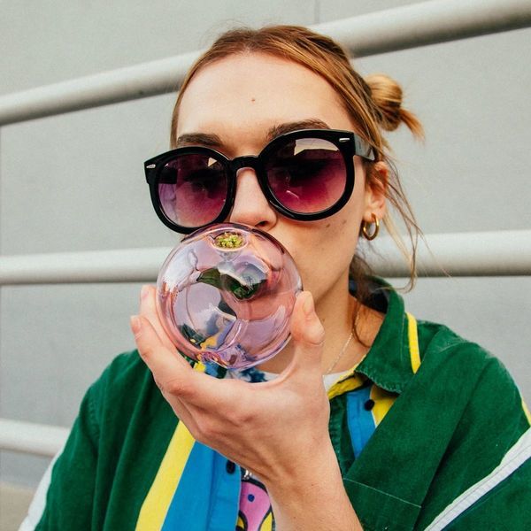 Persikkainen lasipiippu (Goody Glass)