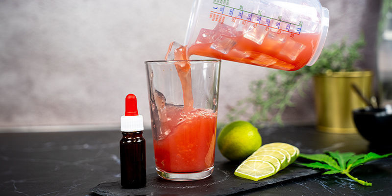 Jaa cocktailseos tasan jokaiseen cosmopolitan-lasiin