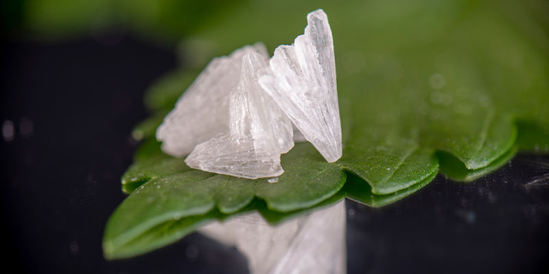 Kiteinen ja THC-kiteet Crystalline And THC Crystals