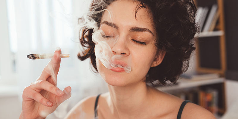 Kannabiksen vertailu perinteisiin psykedeeleihin Kannabiksen vertailu perinteisiin psykedeeleihin
