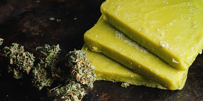 Kannabisvoin tai -öljyn valmistus Kannabisvoin tai -öljyn valmistus