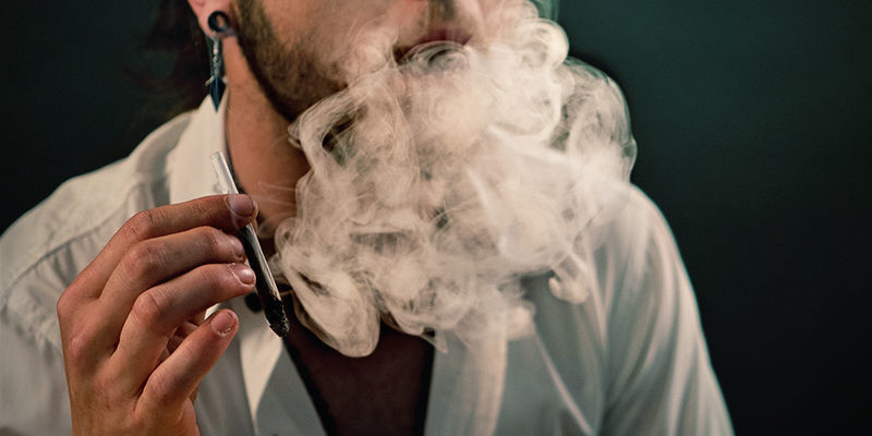 Tuleeko kannabiksesta vahvempi olo, jos pidätät hengitystä? Marijuana Hit Harder Hold Breath