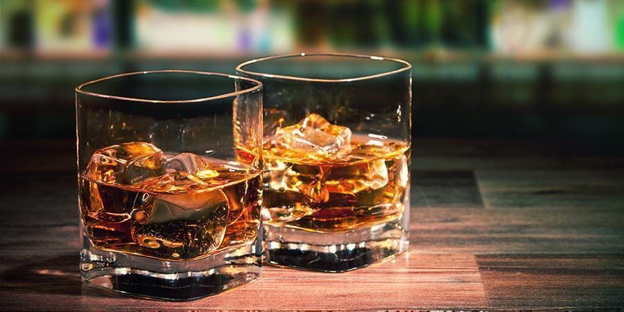 Ota pieni viski Have A Shot Of Whiskey