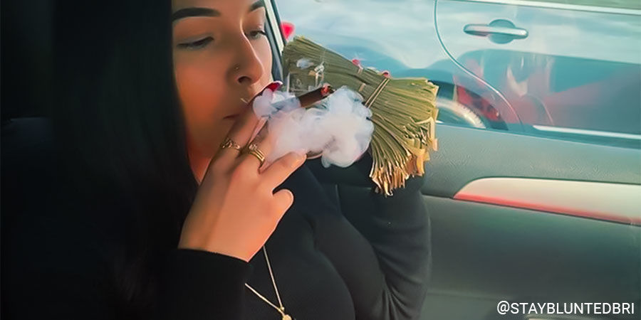 @staybluntbri Top naiskannabisvaikuttajat Instagramissa: @staybluntbri