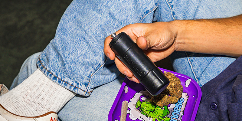 Sähköinen yrttigrinderi: Easyleaf Electric Herb Grinder: Easyleaf