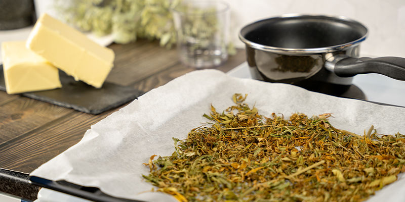 Seuraavaksi valitse kattila, jonka voit täyttää noin kolmannekseen sekoitetulla kannabiksella. Next, choose a cooking pot that you can fill to one-third capacity with your blended cannabis.