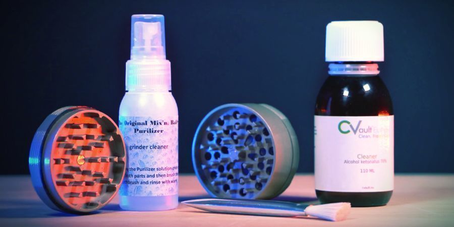 Grinderiin tarkoitetun puhdistusaineen käyttö GRINDERIIN TARKOITETUN PUHDISTUSAINEEN KÄYTTÖ