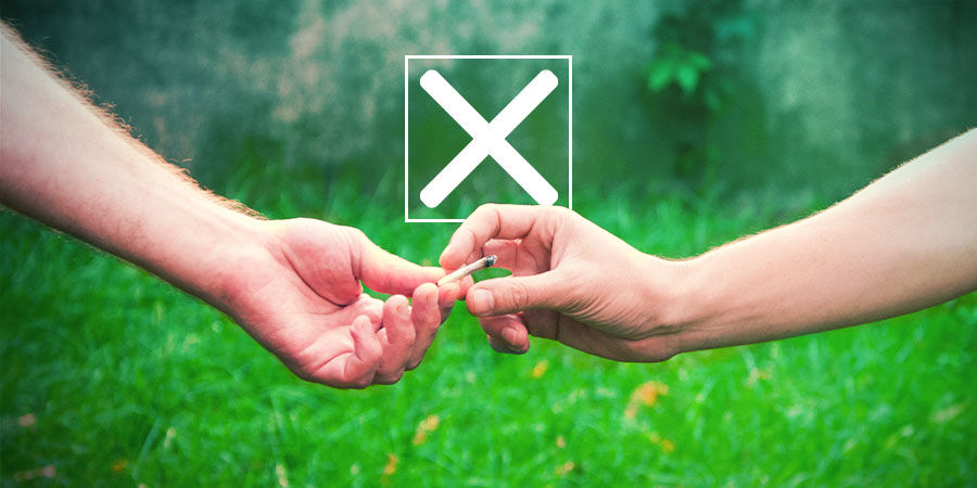 Älä jaa, mutta sano se suoraan ÄLÄ JAA KANNABISTASI, MUTTA SANO SE SUORAAN