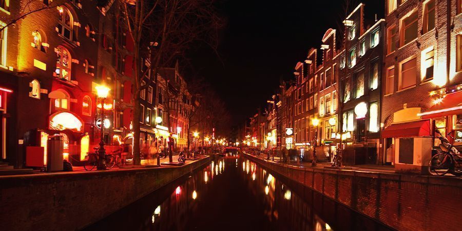 Punaisten lyhtyjen alue Amsterdamin smoke spotit: punaisten lyhtyjen alue