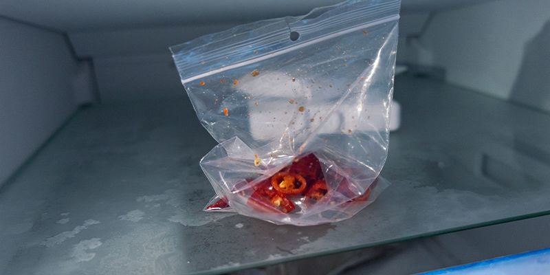 Viipaloitujen chilien pakastaminen Viipaloitujen chilien pakastaminen