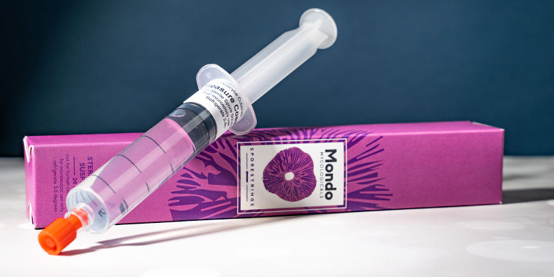 Taikasienien itiöruiskut Magic Mushroom Spore Syringes