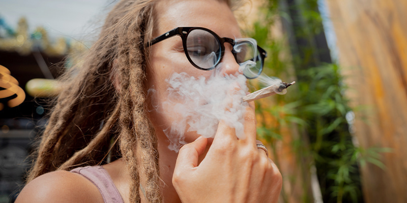 Kannabiksen sisäänhengitys: vaatii harjoittelua Kannabiksen sisäänhengitys: vaatii harjoittelua