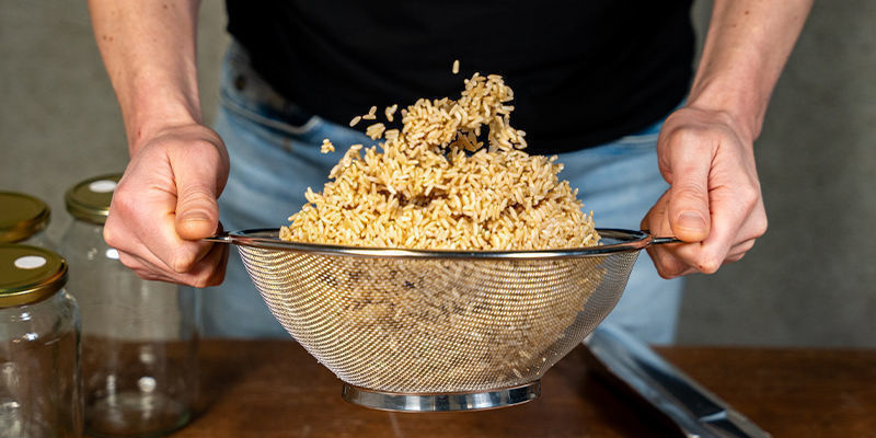 Valmistele riisi Prepare the rice