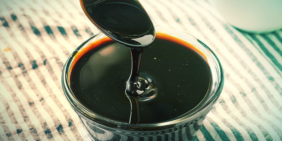 Melassi: maaperän ruokintaa MOLASSES: FEEDING THE SOIL