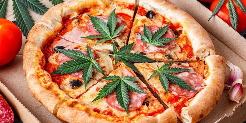 Kannabiksella maustettu pizza Cannabis-Infused Pizza