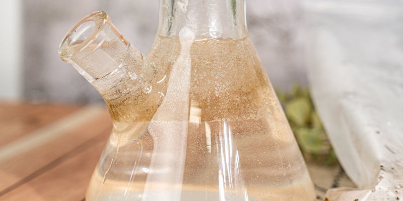Lisää etikkaa bongiin ja pussiin Add some vinegar to your bong and the sandwich bag