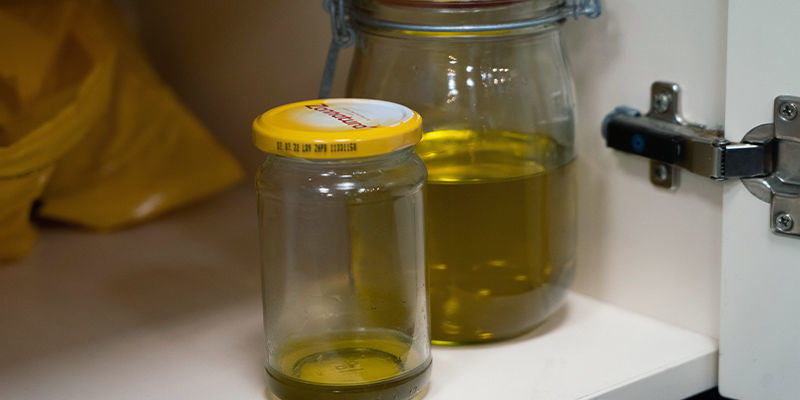 Kuinka säilyttää kannabiksella infusoitu hierontaöljy How To Store Cannabis-Infused Massage Oil