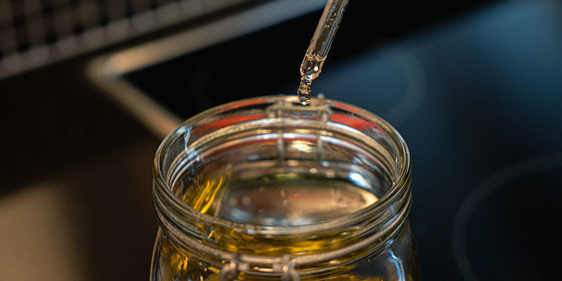 Mitä eteerisiä öljyjä voit käyttää kannabiksen tai CBD:n kanssa? What Essential Oils Can You Use With Cannabis or CBD?