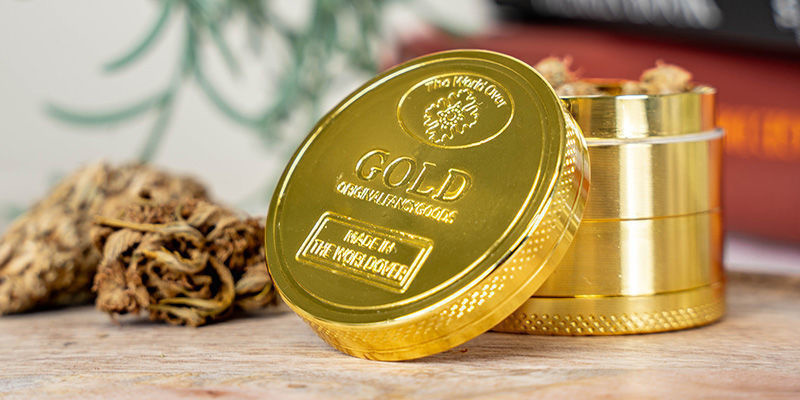 Metallinen grinderi 24K kultaa Metallinen grinderi 24K kultaa
