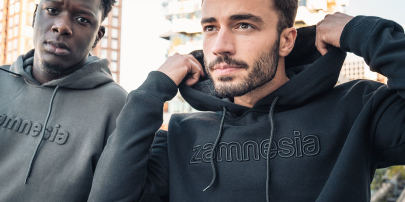 Zamnesia brodeerattu huppari