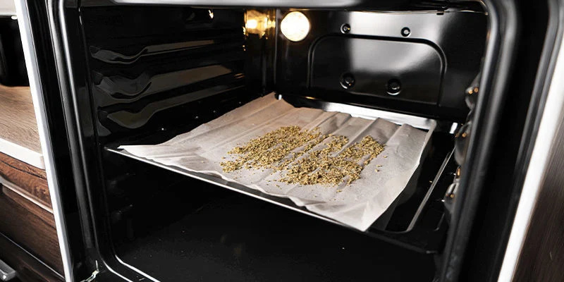 Lämmitä uuni 110°C:een. Preheat your oven to 110°C.