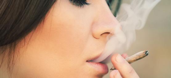 Miksi naisten kannattaisi ehdottomasti polttaa kannabista