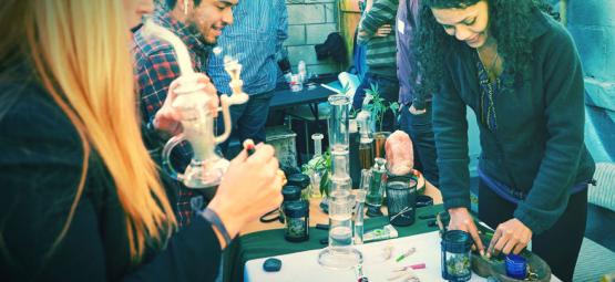 Kuinka järjestää kannabisaiheiset juhlat